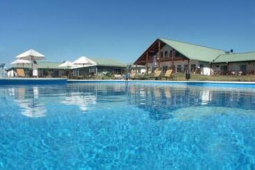 هتل Los Naranjos Resort & Spa Termal