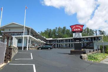 מוטל The Lake George Inn