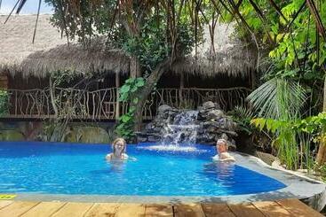 אתר נופש Habarana Tree House Mutu Village