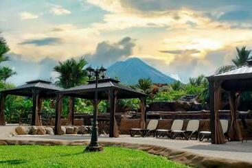 Volcano Lodge, Hotel & Thermal Experience