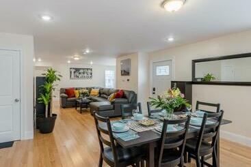 شقق خاصة سياحية 37   Spring Getaway Early Bird 10 Percent !greater Boston Cozy Townhouse