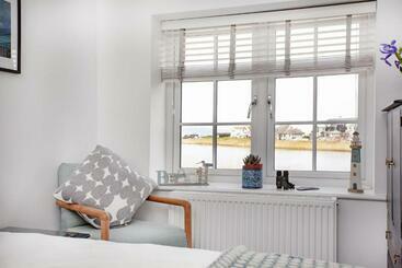 דירות לתיירים Bumble Cottage, Torcross