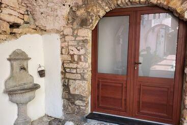 דירות לתיירים Casa Canadesi