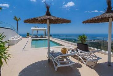 Жильё для туристов Casa What A Life Sayalonga By Ruralidays