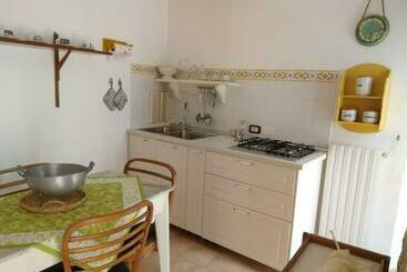 ツーリストアパートメント Case Vacanze Nel Parco Nazionale Del Cilento