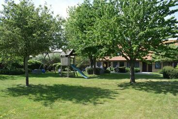 관광객 아파트 De Meiboom Vakantiehoeve Tot 21 Pers