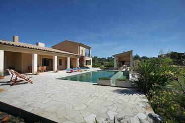 דירות לתיירים Elegant And Modern Designed With Comfort And Style, Special Prices Car Hire For The Guests