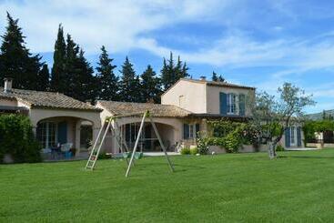관광객 아파트 Part Of House With Pool To Share, 2 Persons, In Cheval Blanc, Luberon, Provence