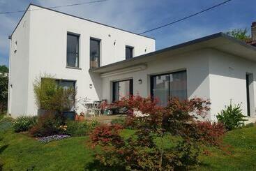 דירות לתיירים Maison D Architecte T4 Avec Jardin Et Terrasse Près Du Marché De Quintaou à Anglet   Fr 1 239 758