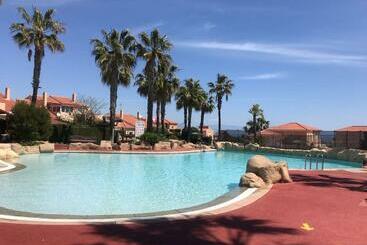 ツーリストアパートメント Nice House With Amazing Swimming Pool/ Just 5 Min From Beach