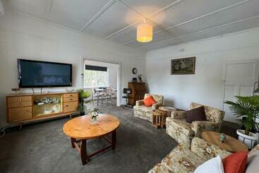 דירות לתיירים The Loft On Main Street