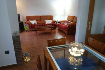 ツーリストアパートメント Vivienda Adosada , Con Merendero En Carcedo