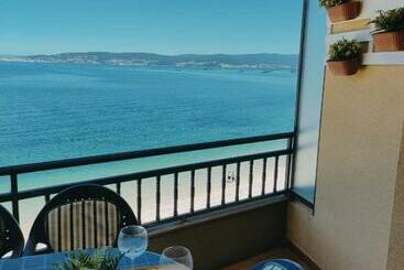 ツーリストアパートメント Apartamento En Bueu Sobre La Playa