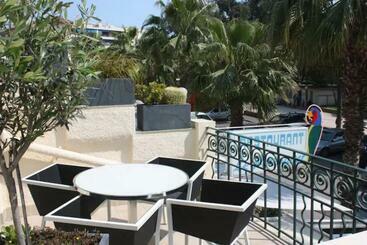 شقق خاصة سياحية Appartement Sur La Pinède à Juan Les Pins