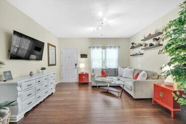 游客公寓 Cozy Home Close To Airport, Downtown, & Us Whitewater Center