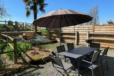 דירות לתיירים Maison Chaleureuse Avec Terrasse Et Vue Baie