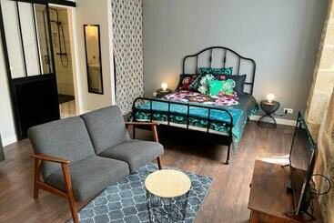 Жильё для туристов Treignac Place Studio