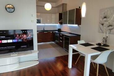 דירות לתיירים Eira Sauna & Terrace Luxe