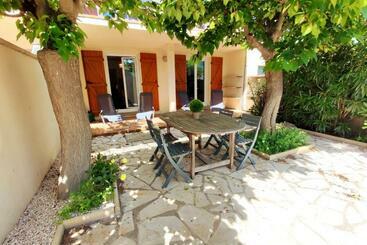 דירות לתיירים Appartement Calme Avec Jardin Privatif   3