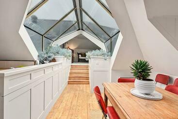 ツーリストアパートメント Blackwood Tree Cottage   Heritage Listed Property   Evandale!