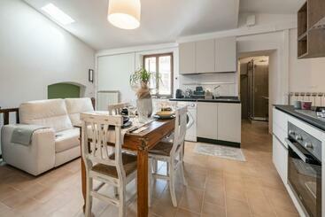 דירות לתיירים Casa Carol Apt In The Old Center   With Netflix