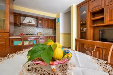 شقق خاصة سياحية Chrissella Holiday House