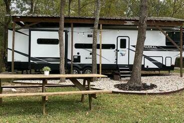 ツーリストアパートメント Cozy Rv Experience W/pool+spa Near Lake Conroe