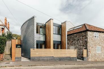 דירות לתיירים Redland Stay In Bespoke Home 1 Of 2