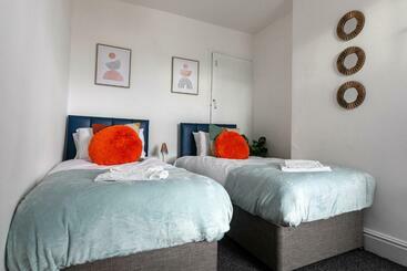 ツーリストアパートメント Central Location & Spacious Family & Contractors & Free Parking