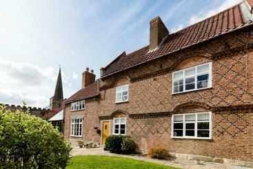 Жильё для туристов Dovecote Farmhouse