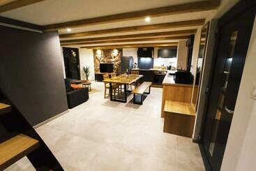 ツーリストアパートメント Gîte Des Trois Châteaux