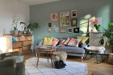 ツーリストアパートメント Joli Appartement Près Du Métro