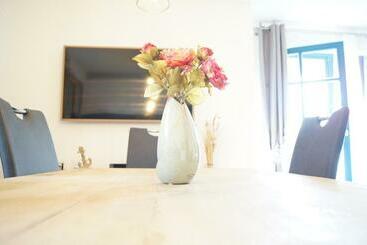 관광객 아파트 Reetdachhaus Hasel 2