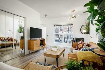 شقق خاصة سياحية The Spruce, Western Boho Dt 2 Bed And Makeup Room