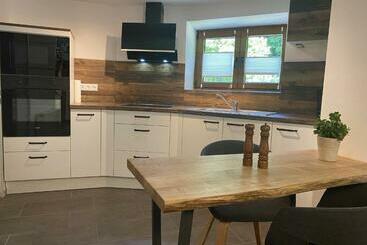 ツーリストアパートメント Ferienwohnung Im Brohlbachtal