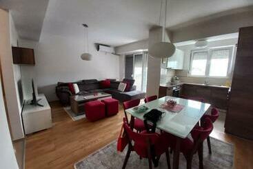 관광객 아파트 Korab S Apartment