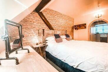 ツーリストアパートメント The Loft At Riverside Suites Bridgnorth
