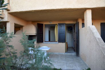 هتل Residence Baia Santa Reparata