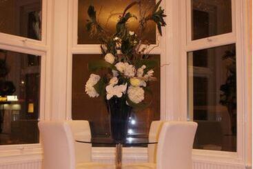 Sapphire Hotel London