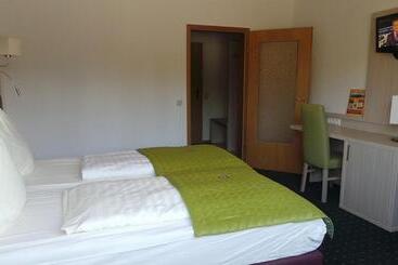 بنسيون Rhönblick Landhotel   Restaurant   Countrypub