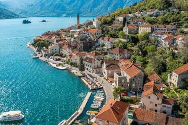 ツーリストアパートメント Charming Bohemian House In Perast