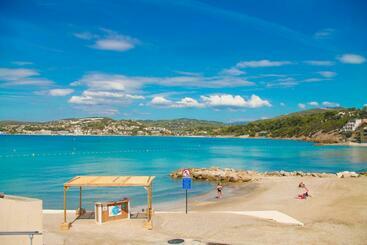 Жильё для туристов Bel Appartement Avec Jardin Pour 4 Personnes Climatisé Avec Accès Plage De La Gorguette à Pied