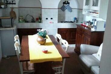 ツーリストアパートメント La Casina Di Via Dogali