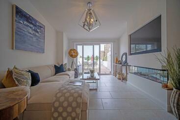 Жильё для туристов Luxury Park Street Cottage The Mumbles Swansea Sleeps 6