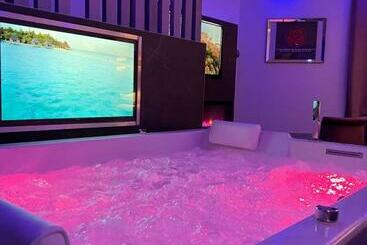 游客公寓 Chic & Jacuzzi