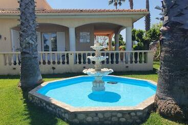 דירות לתיירים Villa Les Palmiers  Stretta Di I Mandarini