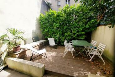 Жильё для туристов La Maison De Ville 76m2 Avec Terrasse De 22m2