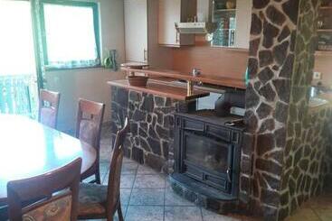 관광객 아파트 Pocitniska Hisa Na Pohorju