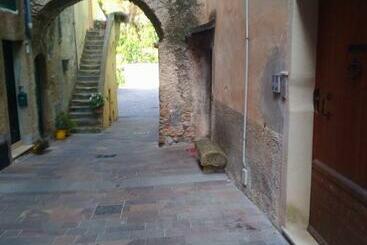 דירות לתיירים U  Caruggiu De Cisan