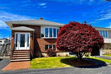 Жильё для туристов Convenience At Conant! Home Away From Home For 5+!